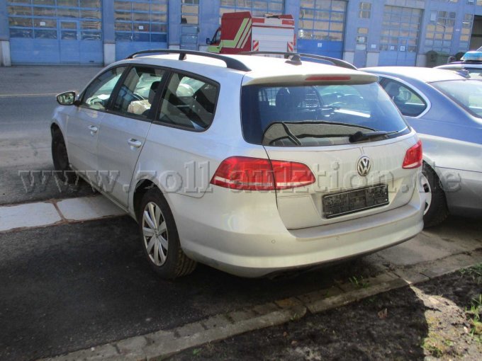 hinten-seitlich links (stehend)