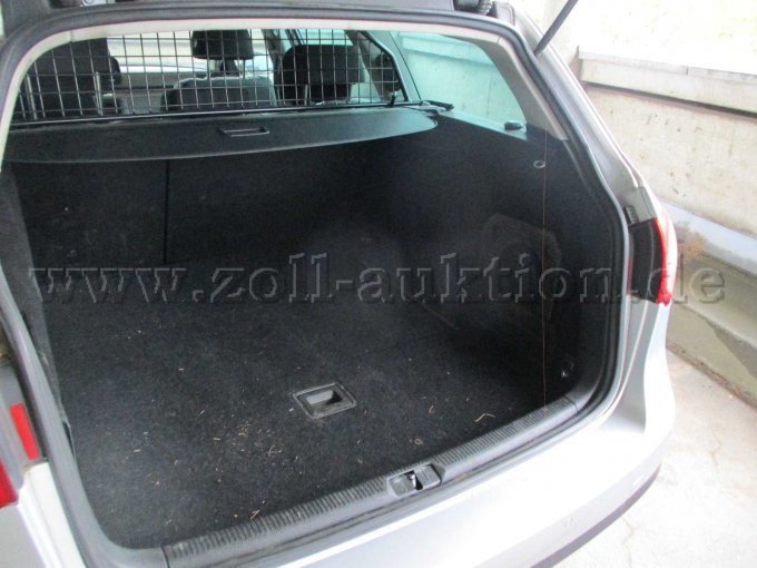 rechte Seite Kofferraum