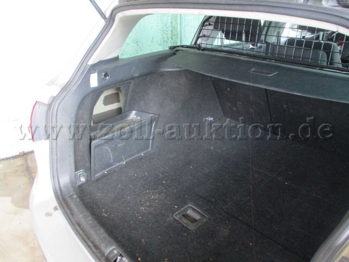 linke Abdeckung Kofferraum