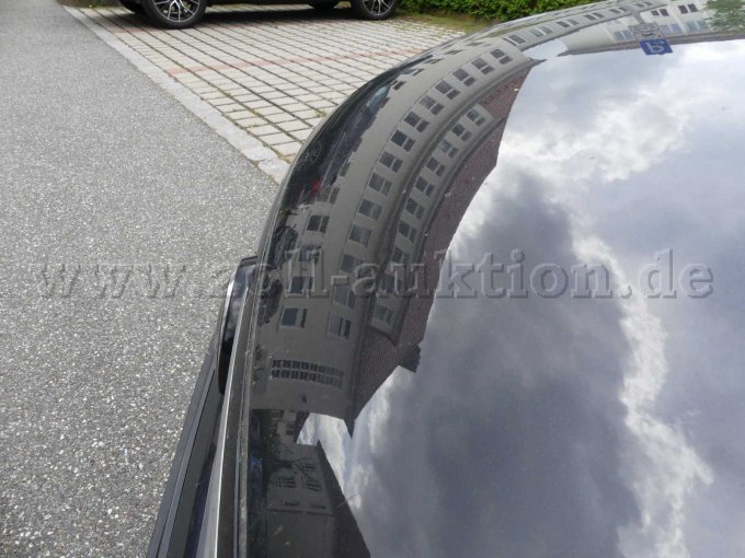 Beschädigung Motorhaube