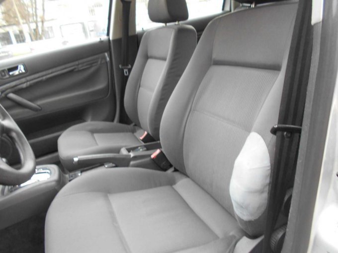 reparierte Beschädigung Fahrersitz