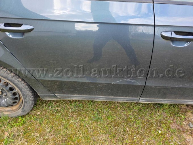 Beschädigung an der hinteren rechten Tür