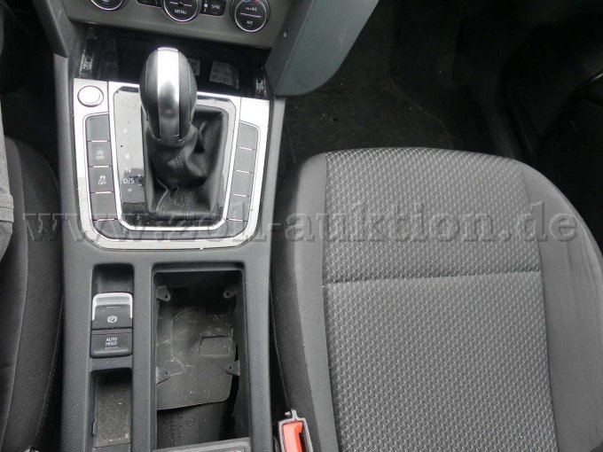 Beschädigung Mittelkonsole