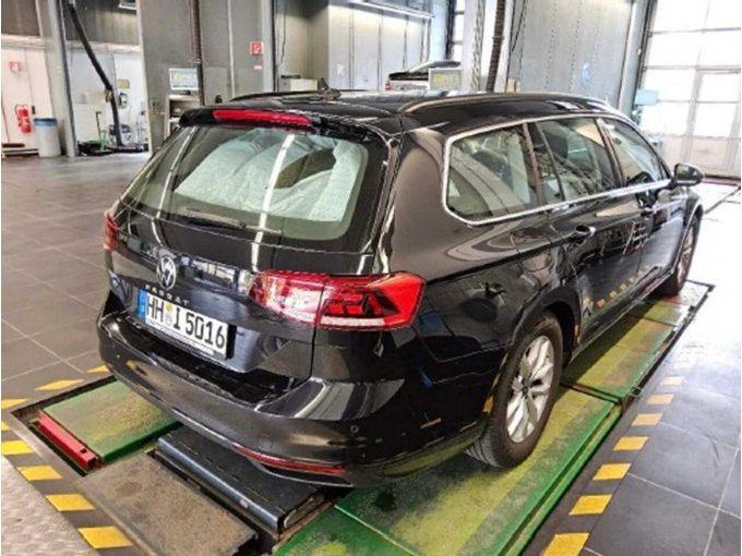 1 VW Passat Variant 2.0 TDI Business – foto 2 – kavel bij Zoll-Auktion, Berlin