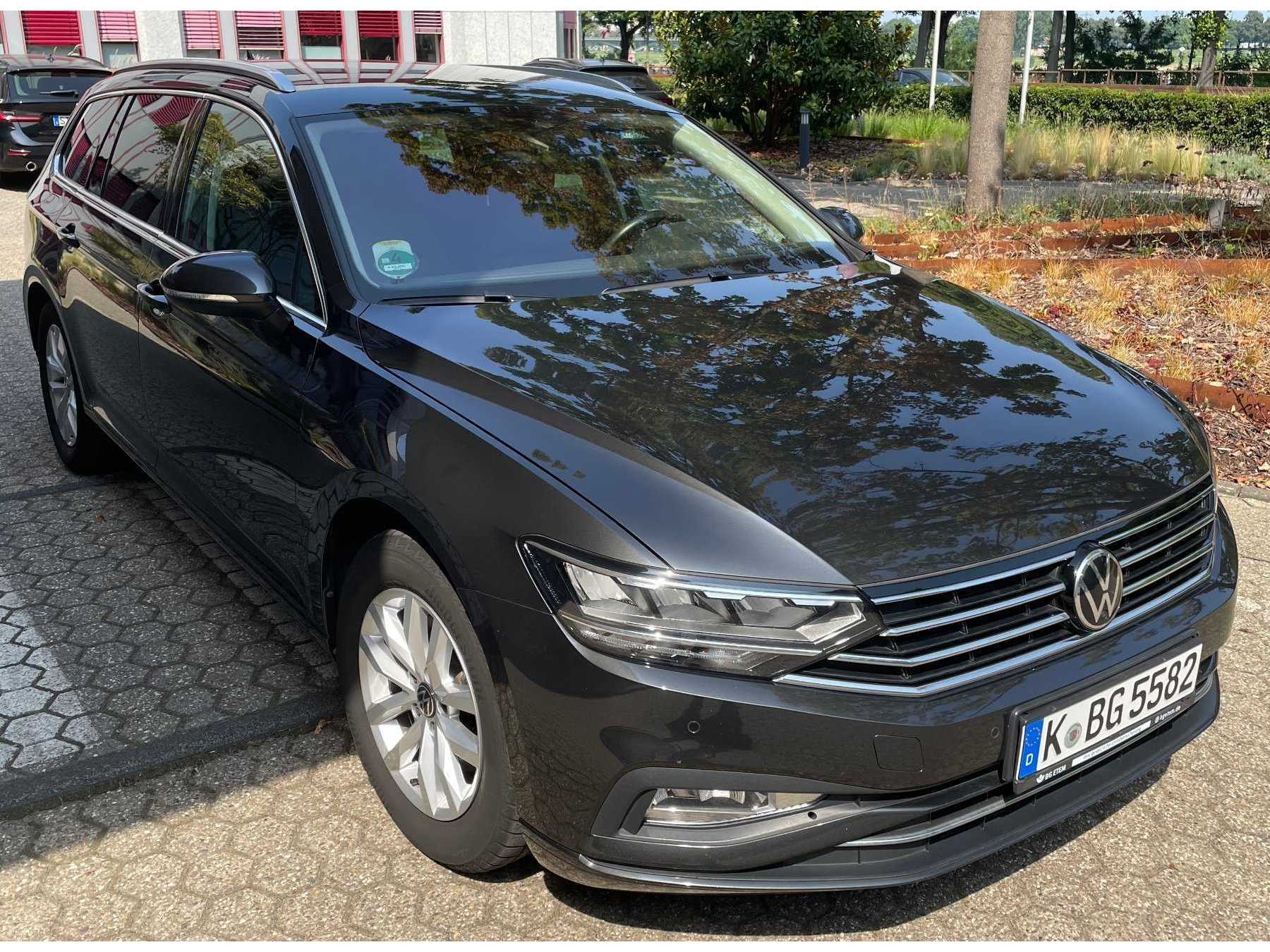 VW Passat Variant Front