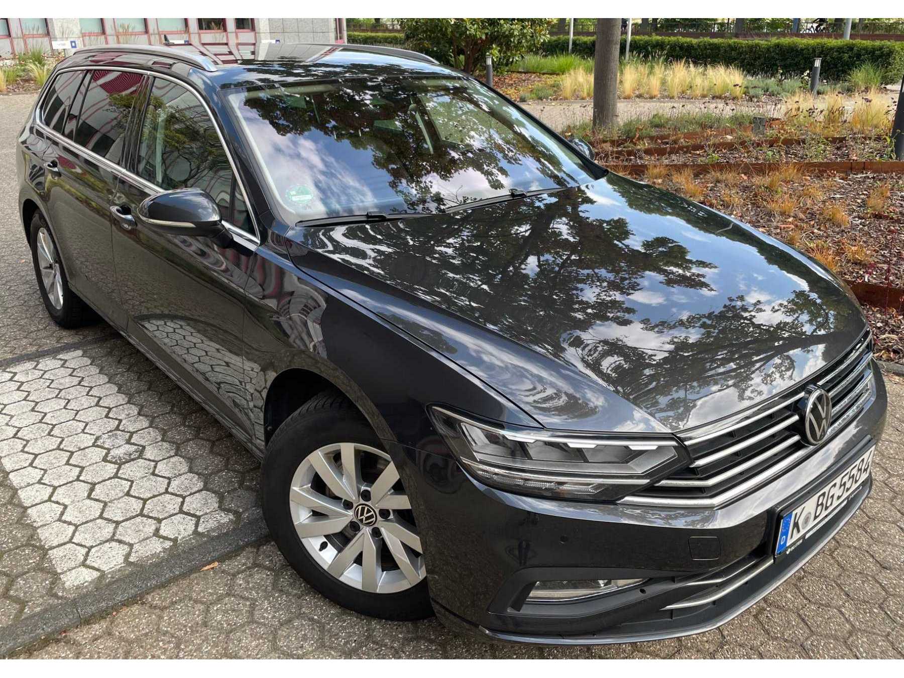 VW Passat Variant Front