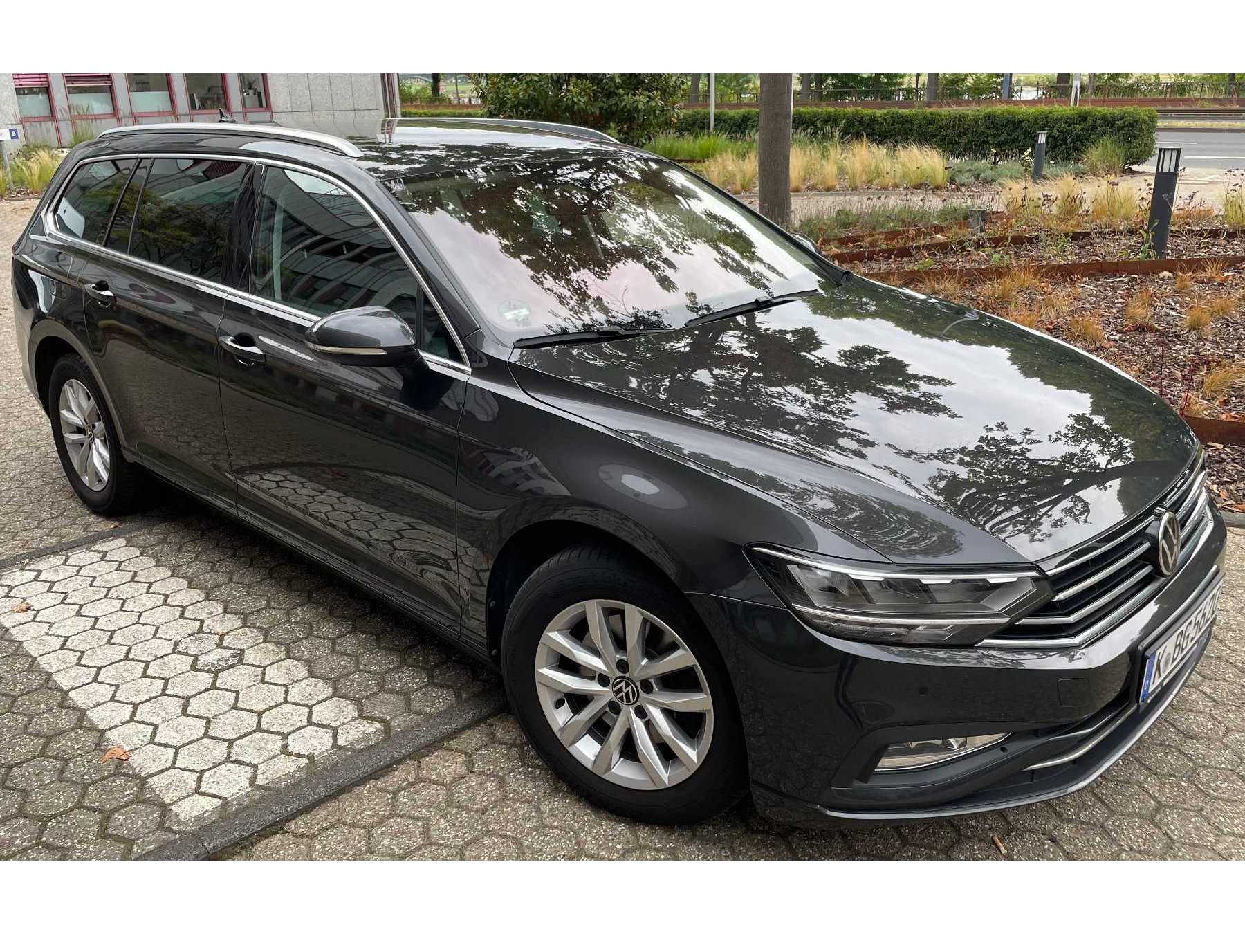 VW Passat Variant Front