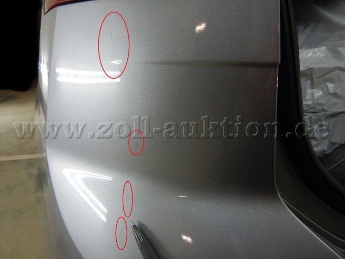 Stoßfänger hinten links außen: Kratzer