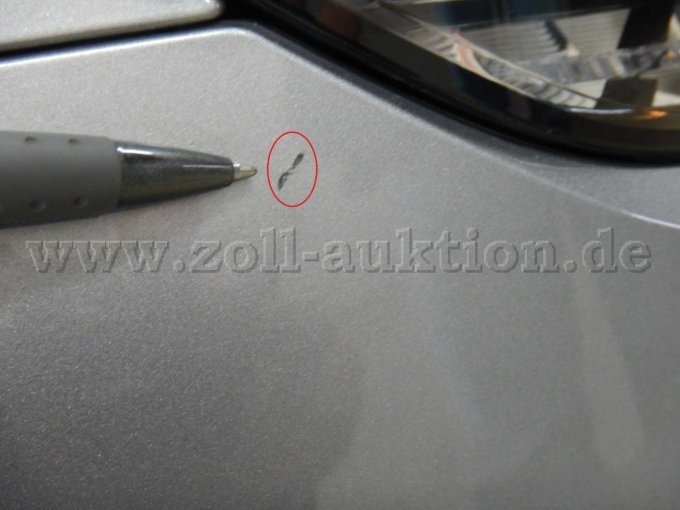 Kotflügel rechts: Steinschlag