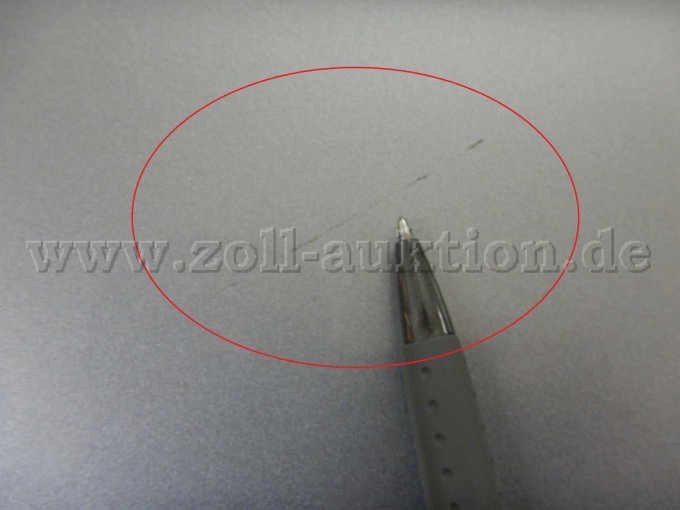 Tür hinten rechts: Kratzer