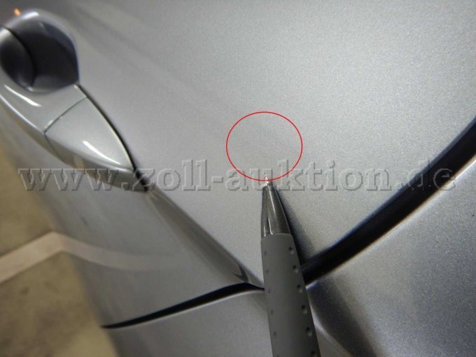 Tür hinten links: Kleine Delle, ohne Lackbeschädigung