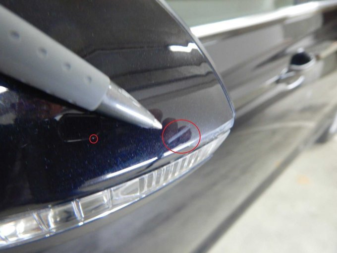 Außenspiegel links > Spiegelkappe: Kratzer u. Steinschläge