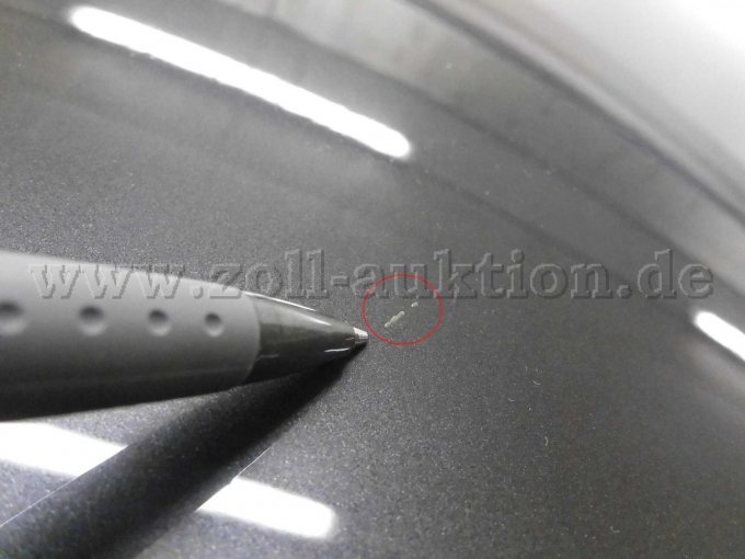 Dach: Kratzer mit Lackbeschädigung