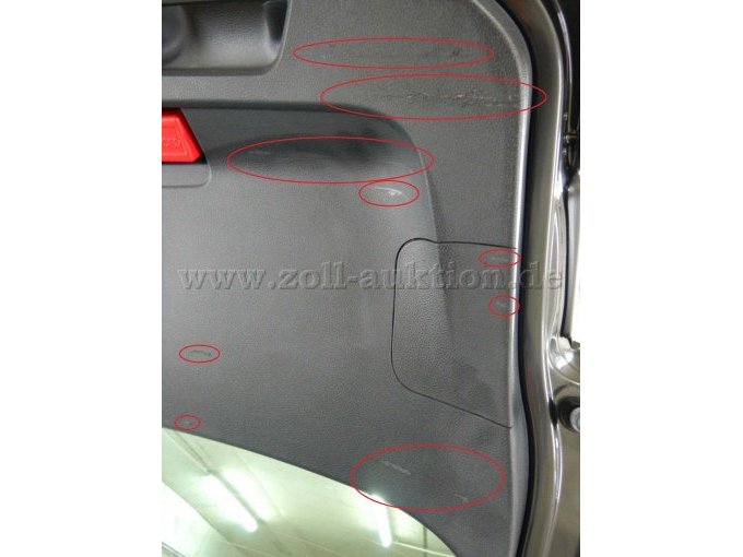 Heckklappenverkleidung innen: Abriebspuren u. Kratzer, auch mit Beschädigungen