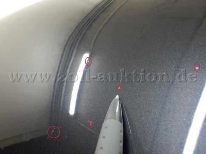 Motorhaube: Harzflecken, Kratzer u. Steinschläge