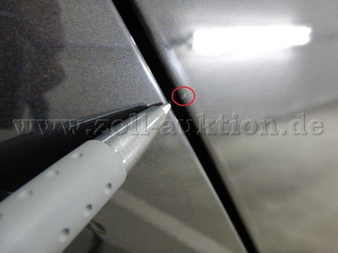 Tür hinten rechts > Türkante hinten: Kleine Lackbeschädigung