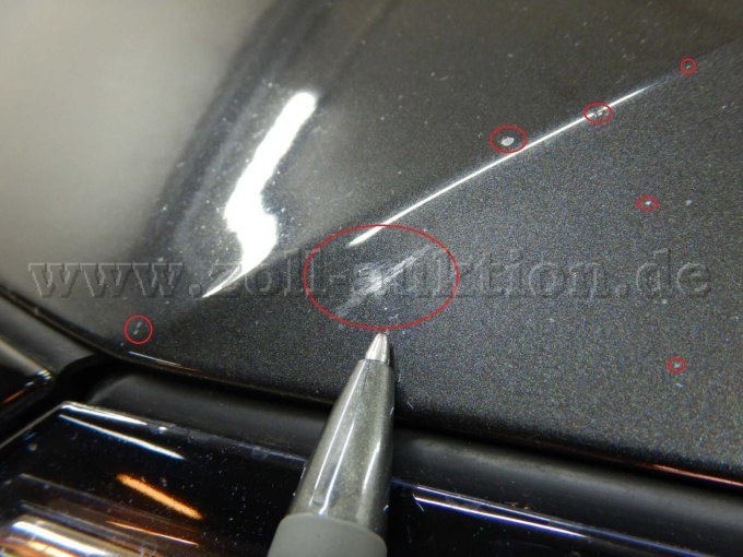 Motorhaube: Harzflecken, Kratzer u. Steinschläge