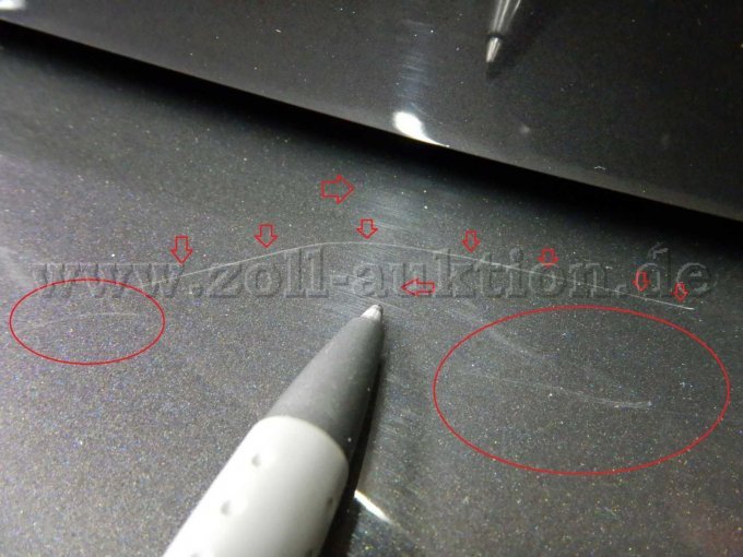 Stoßfänger hinten > Ladekante: Abschürfungen u. Kratzer