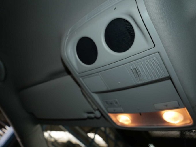 Ausbauten und Beschädigungen Dachbereich vorn innen