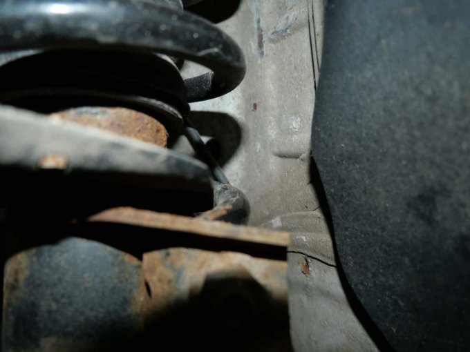 Gebrochene Feder vorn rechts