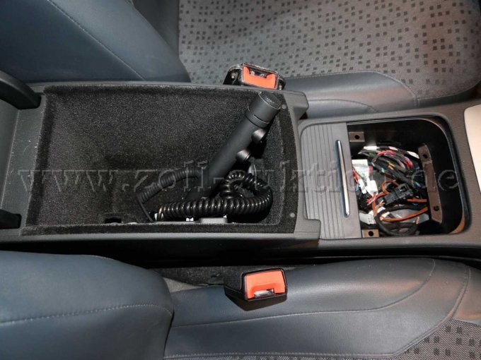 Ablagefächer mittig vorn innen