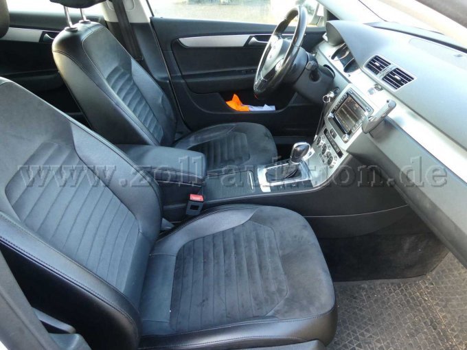 Einstieg und Fahrgastraum vorne rechts