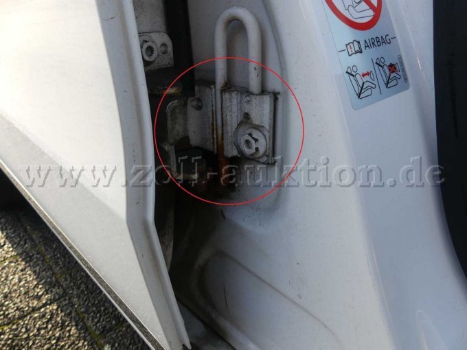 Schaden Türscharnier