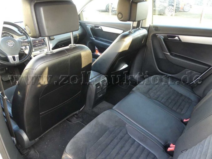 Einstieg und Fahrgastraum hinten links