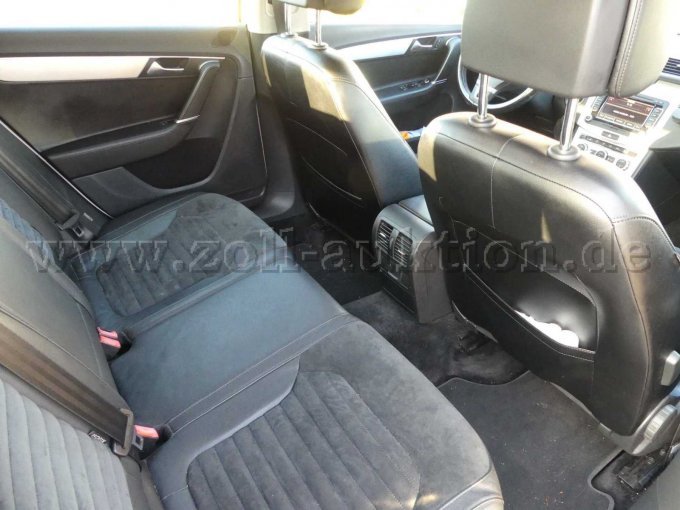 Einstieg und Fahrgastraum hinten rechts