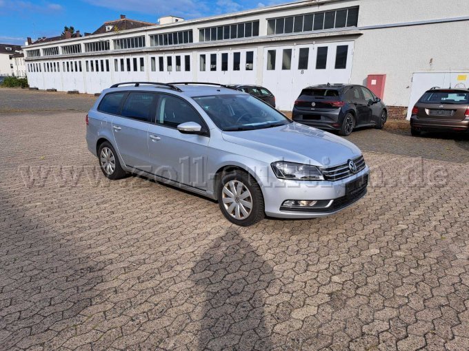 seitlich rechts vorn