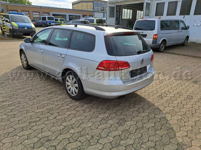 seitlich links hinten