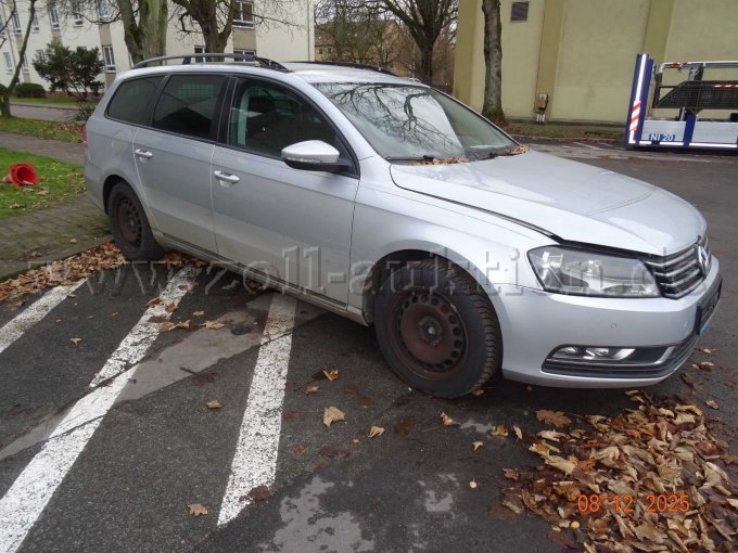 seitlich rechts vorn