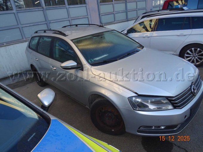 seitlich rechts vorn