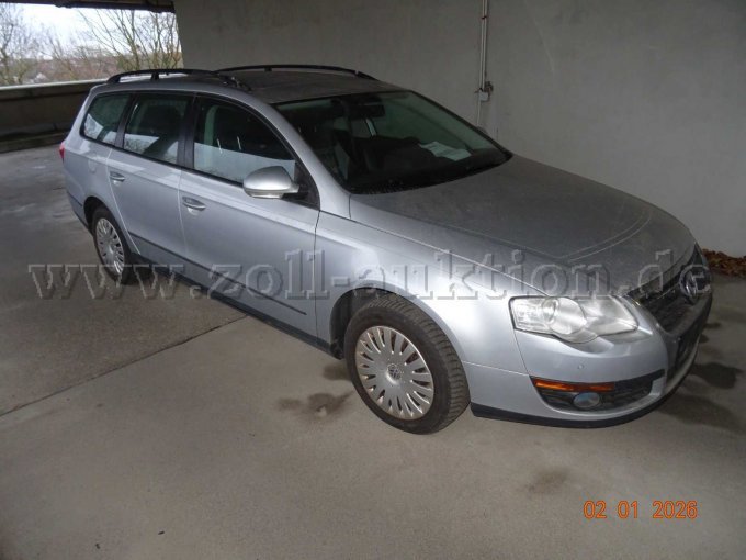 seitlich rechts vorn