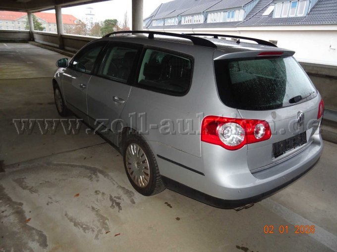 seitlich links hinten