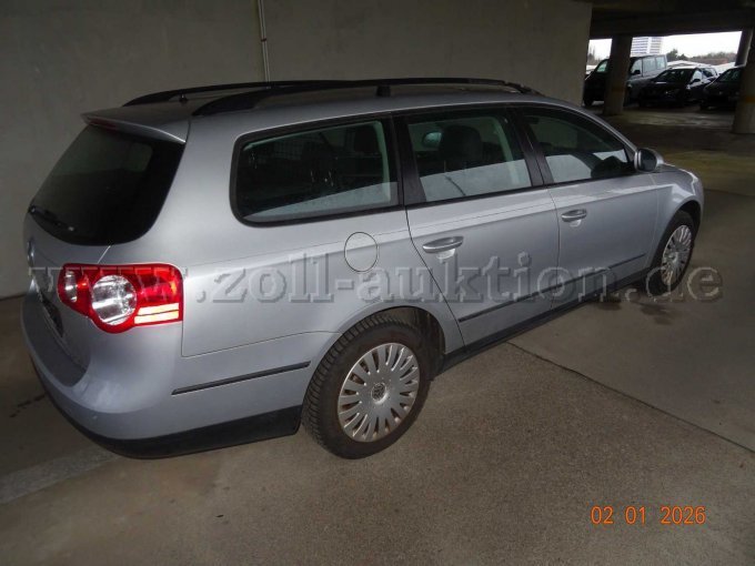 seitlich rechts hinten