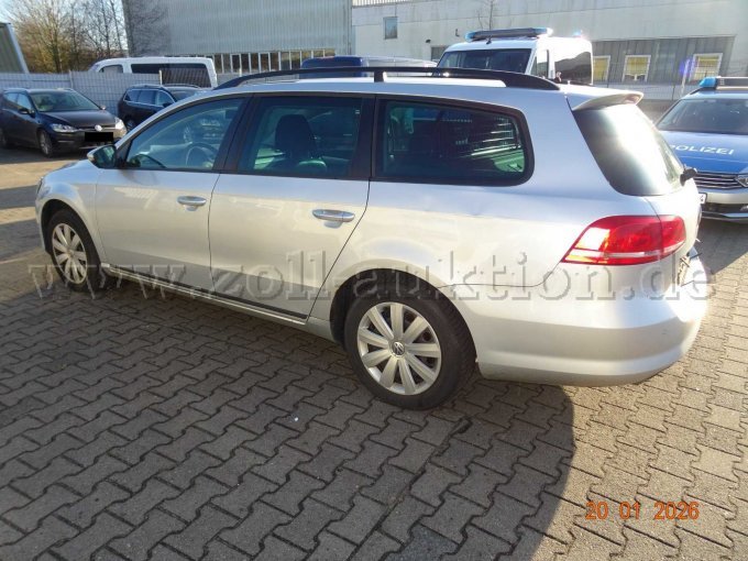 seitlich links hinten