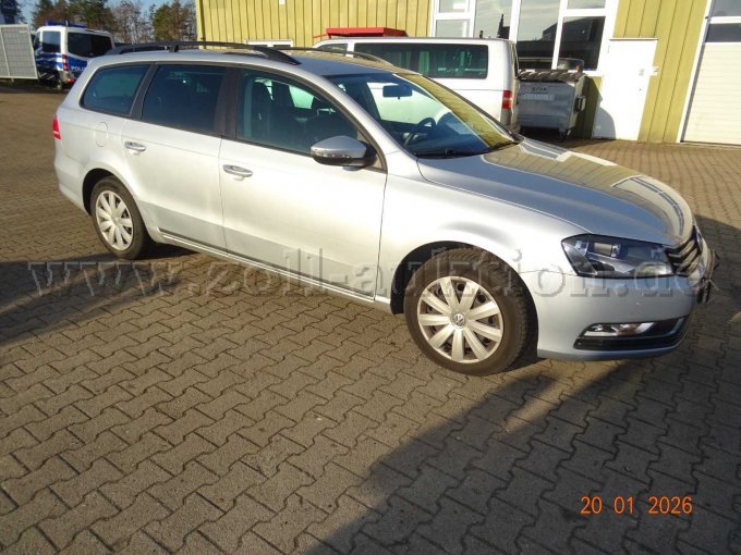 seitlich rechts vorn