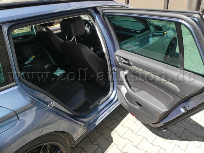 Ansicht VW Passat seitlich hinten Beifahrerseite Innenraum