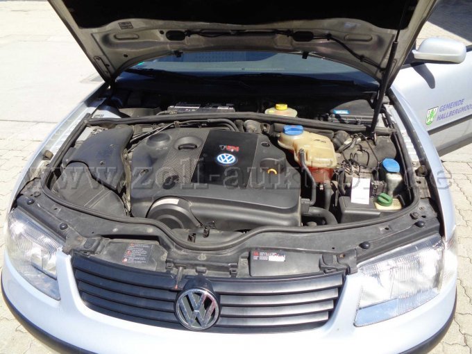 vorne Motorhaube offen