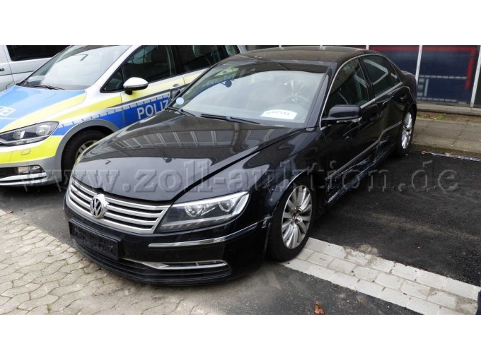 vorn-seitlich links (stehend)