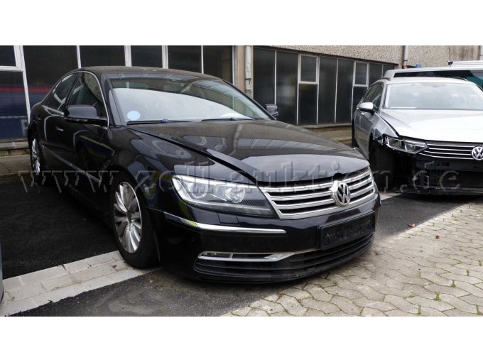 vorn-seitlich rechts (kniend)