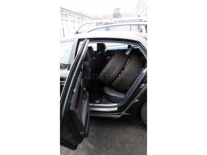 Rückbank mit Winterreifen