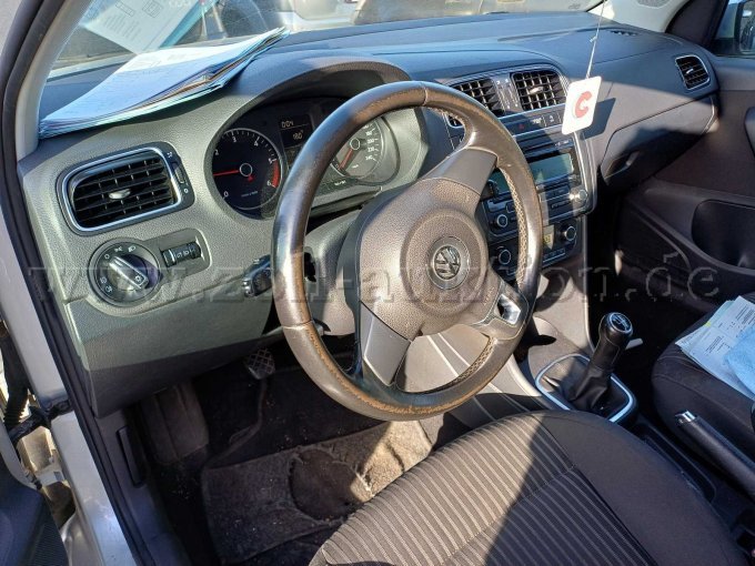 VW Polo - Armaturen von Fahrerseite aus