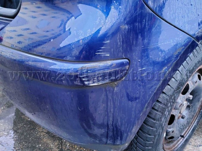 Stoßfänger hinten verformt