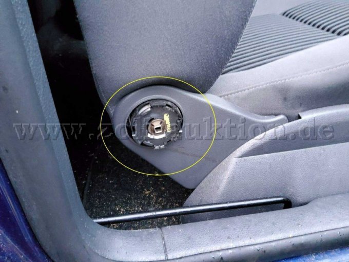 Kurbel Sitz vorne rechts fehlt