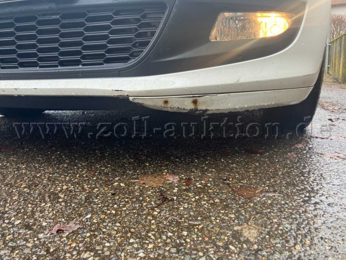 Frontstoßfänger Fahrerseite Beschädigung und Rostansatz