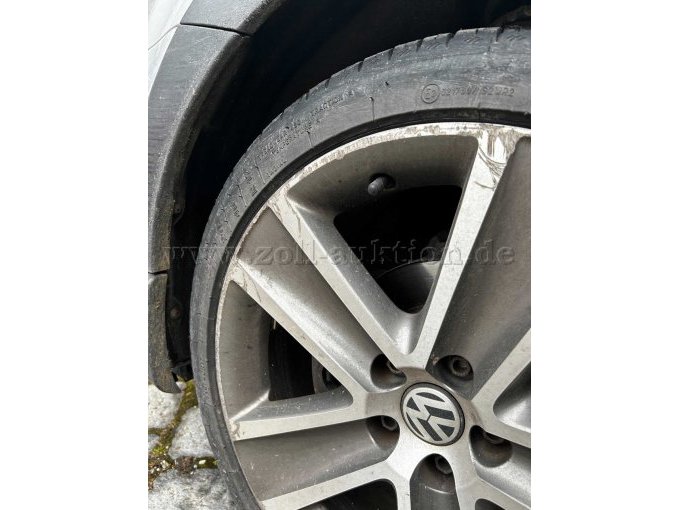 Alufelgen mit Kratzern (Anfahrschäden Bordsteinkante)
