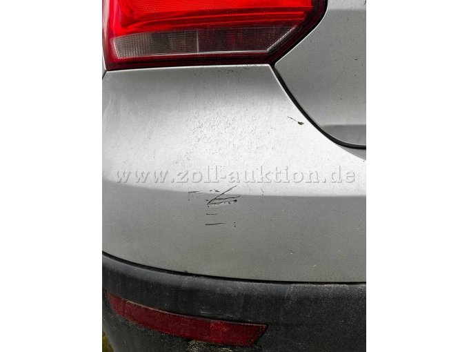 Kratzer oberhalb Stoßstange hinten links