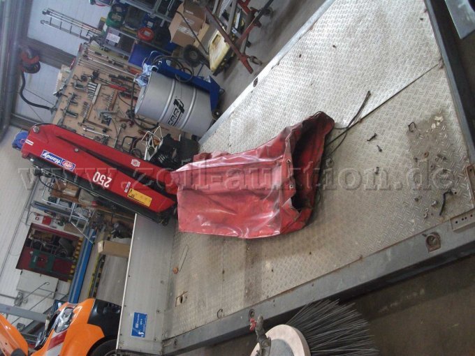 Ansicht Ladefläche mit Kran